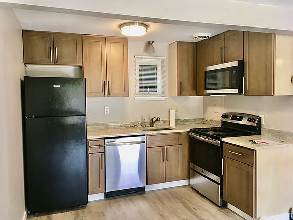 4th image of 1215 Queen Anne Ave N