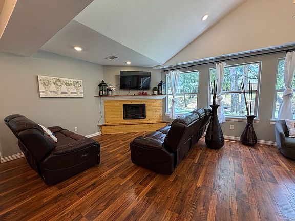4th image of 7024 Red Bud Ln
