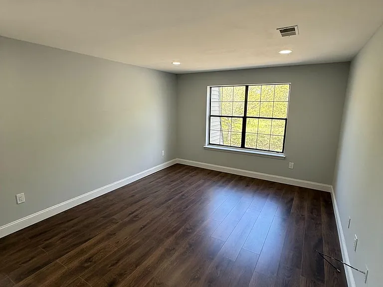 1008 Hidden Village Dr — Photo 11