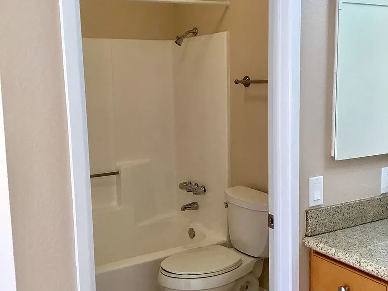 272 S Poplar Ave — Photo 5