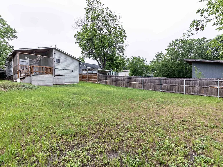 120 Nelson Ave — Photo 30
