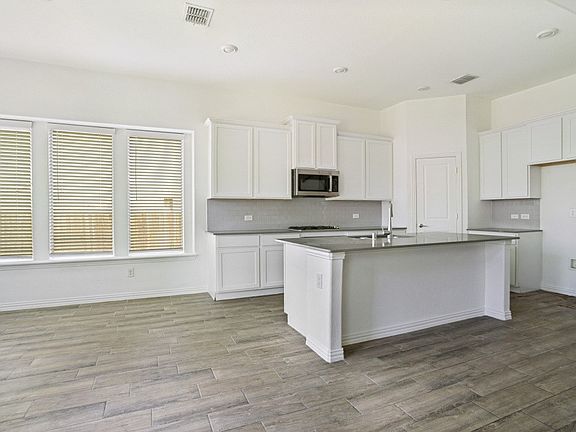 3rd image of 1211 Sweetgum St