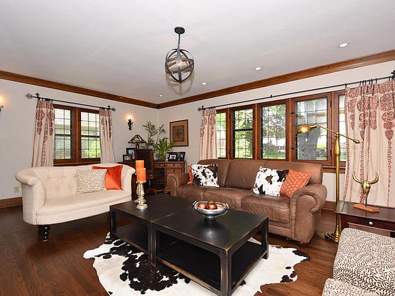 5th image of 733 E Beaumont Ave
