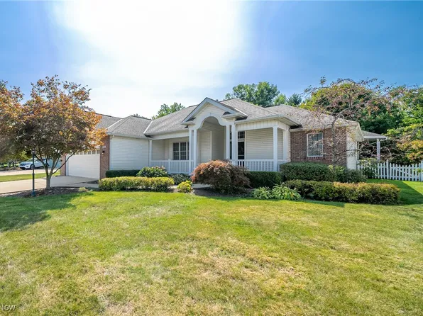 564 Golden Russett Blvd, Amherst, OH 44001