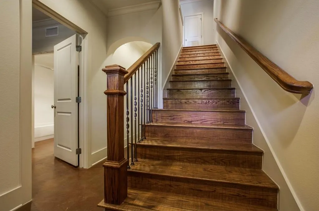 3 bed, 3.5 bath, 1948 sqft, $3,900 — Photo 2