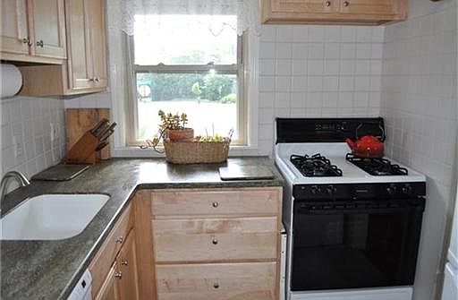 4th image of 3509 Edgewood Dr