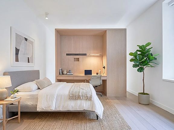 4th image of 84 William St #909