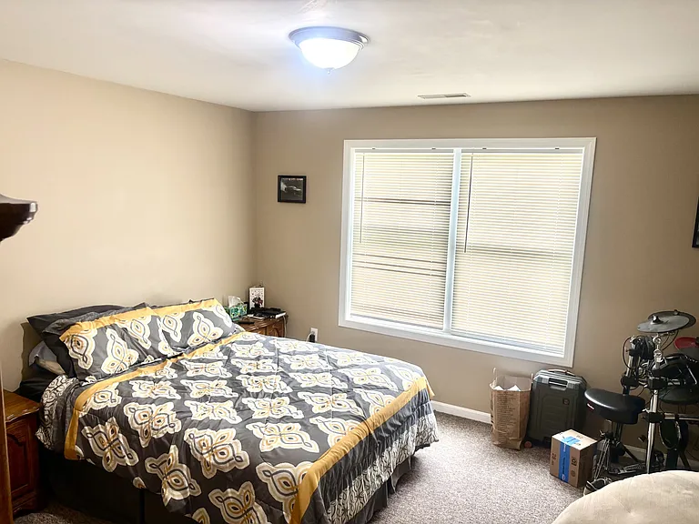 12-14 Ellison Ave #1 — Photo 4