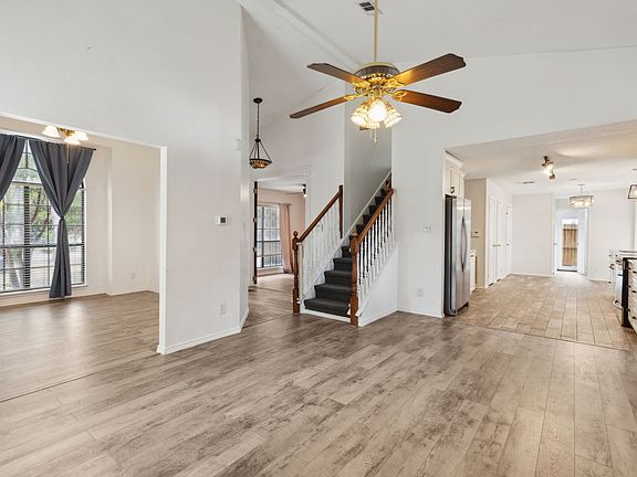 4th image of 2020 Crestmeadow St