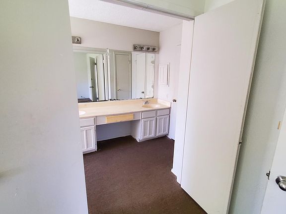 2nd image of 15911 Val Vista Dr