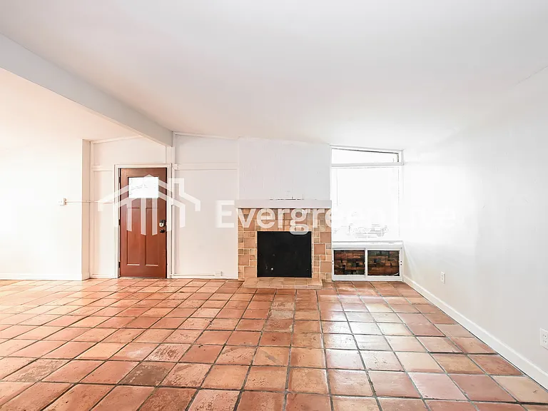 1040 Robinwood Dr — Photo 5