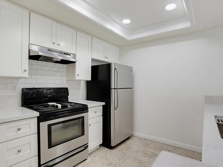 2508 Navarra Dr #403 — Photo 14