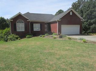 18 Lamplighter Cv, Cartersville, GA