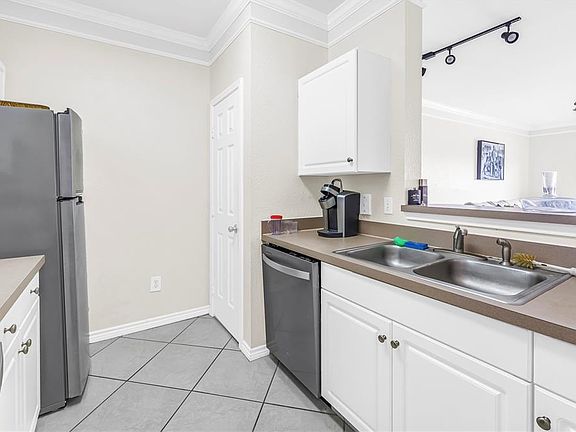 5th image of 4333 BAYSIDE VILLAGE DRIVE #320