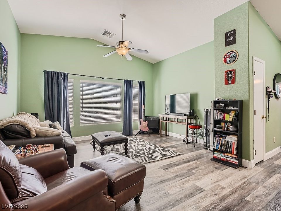 1st image of 2572 Lazy Saddle Dr