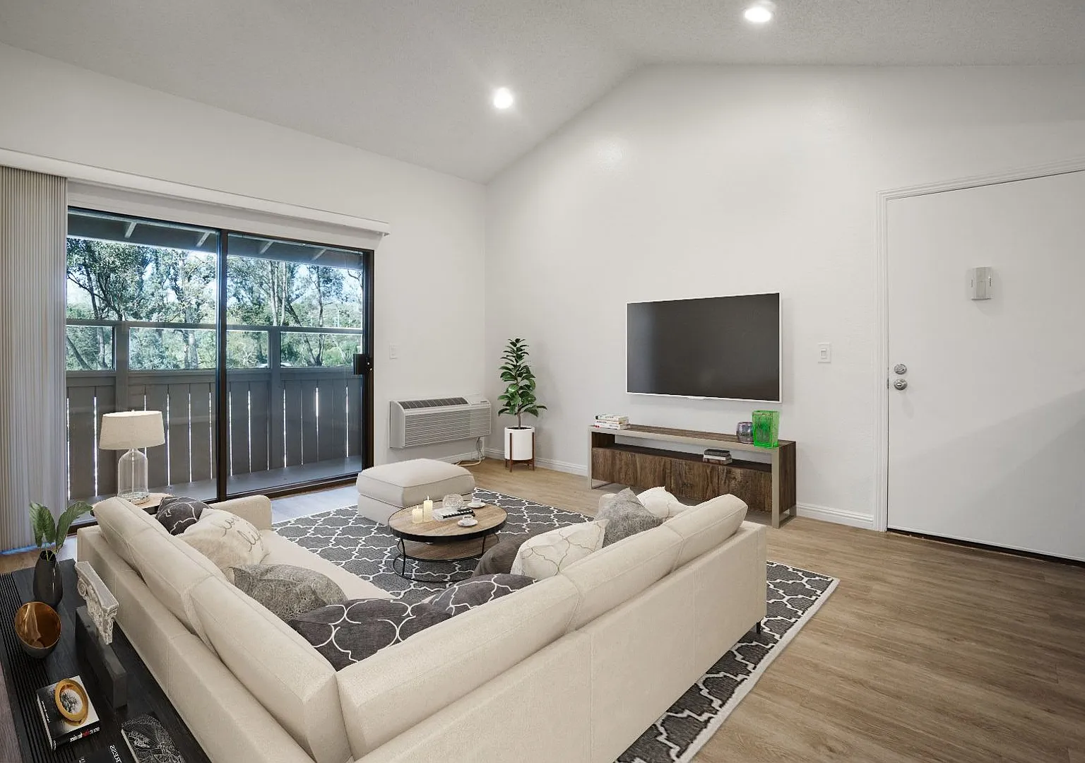 River Oaks Apartments — Photo 4