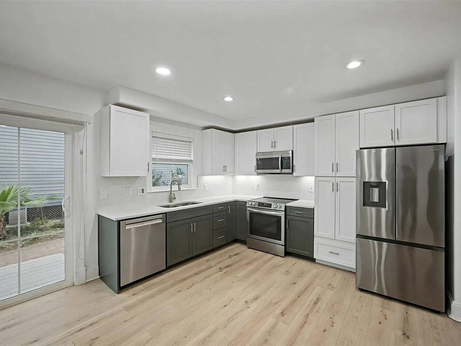 2 bed, 1.0 bath, 875 sqft, $1,900 — Photo 4