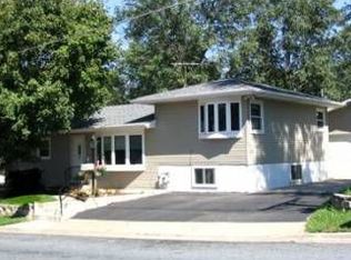 1017 Pine St, Hastings, MN 55033