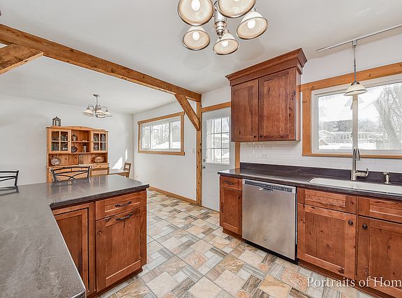 2nd image of 3017 Edgewood Pkwy