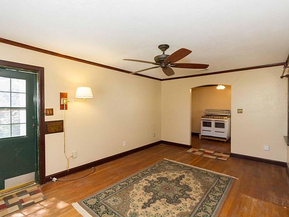 4th image of 1008 Hillcrest St