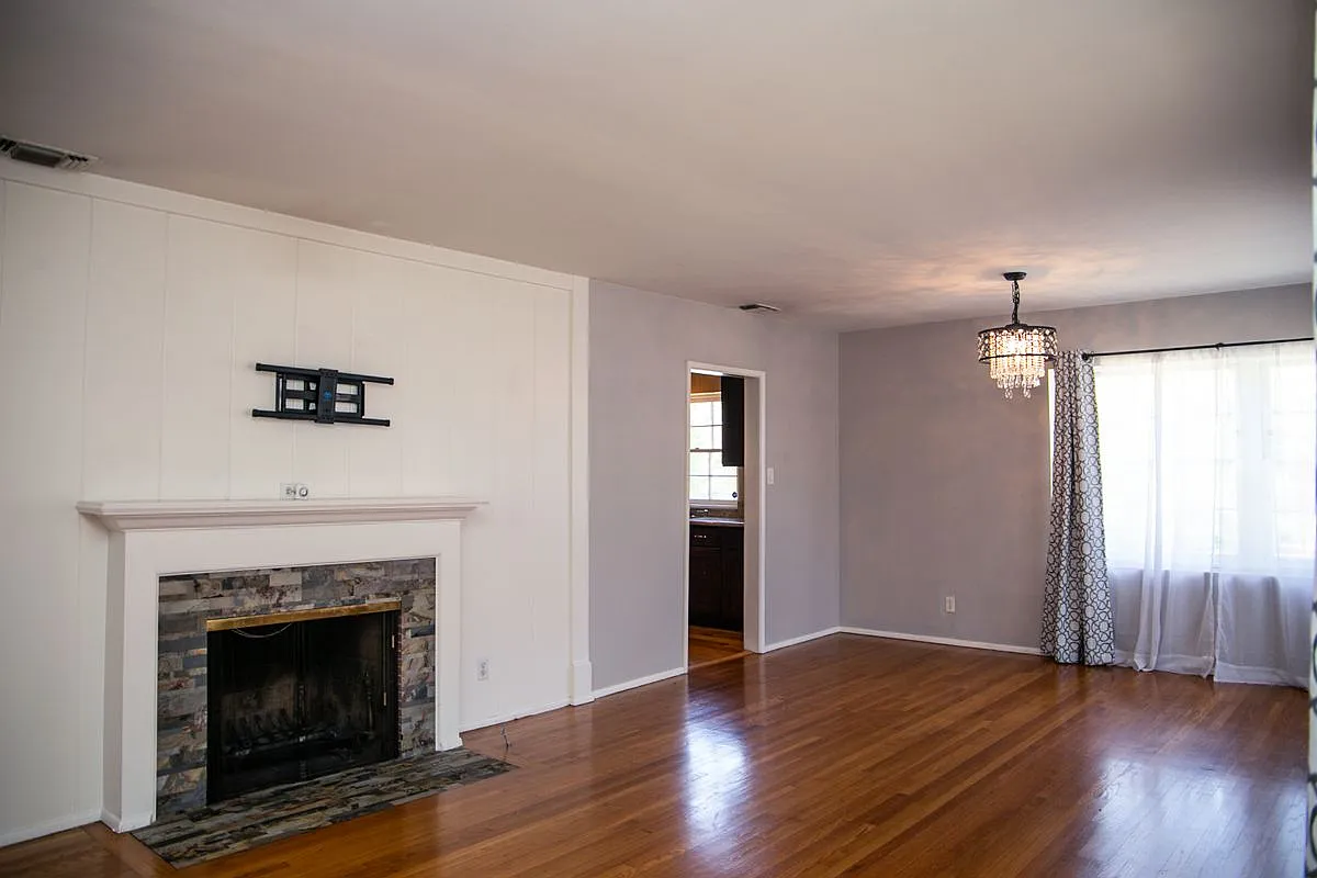 3 bed, 2.0 bath, 1621 sqft, $5,600 — Photo 3