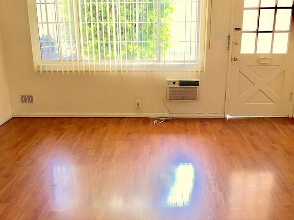 5th image of 818 W Glenoaks Blvd APT A