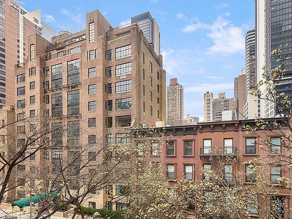 3rd image of 221 E 50th St APT 4B