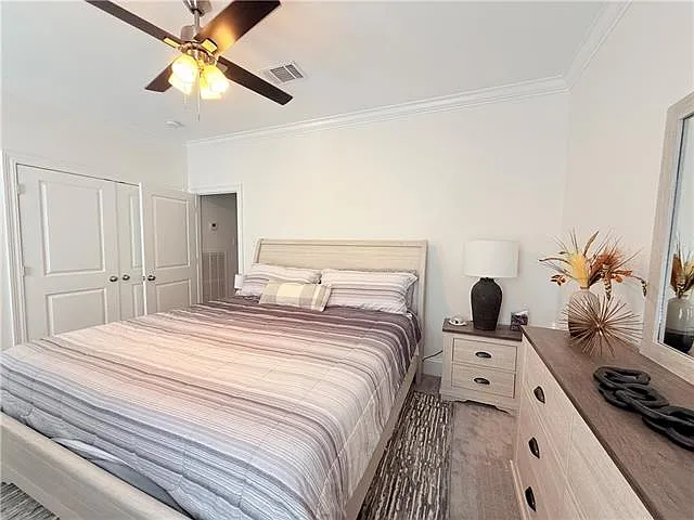 819 N Woodlawn Ave — Photo 13