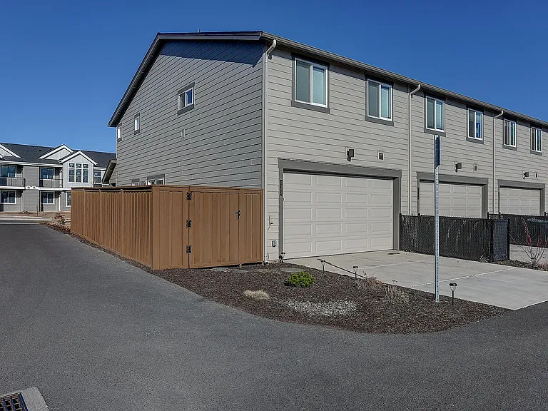 2582 NE Purcell Blvd — Photo 16