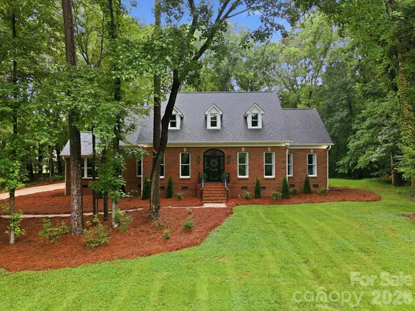 1224 Lago Vista Dr, Matthews, NC 28104
