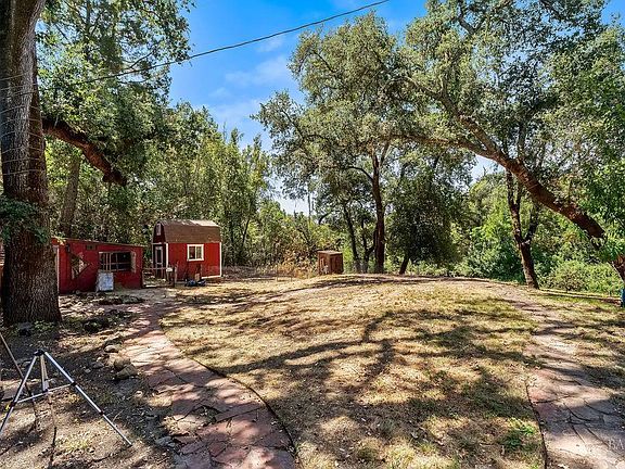 4th image of 14183 Chalk Hill Road