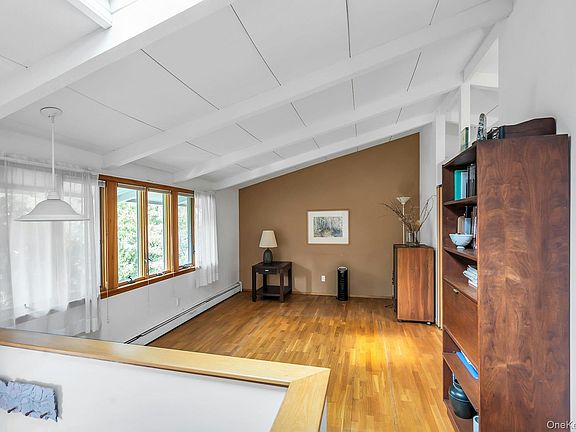 4th image of 23 Redleaf Lane
