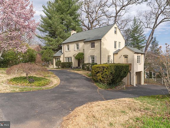 3rd image of 6015 Dellwood Pl
