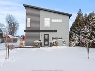 136 Lowes Side Rd, Amherstburg, ON N9V 1S2