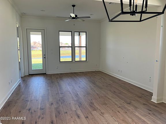 3rd image of 106 Bijou Dr