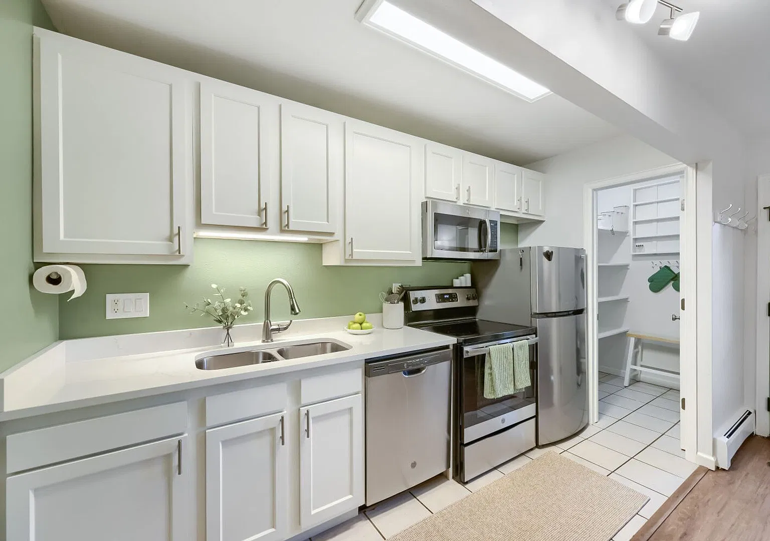 Cozy Open-Concept 1BR | Minutes to Boulder — Photo 2