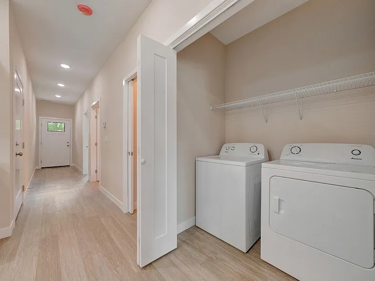 105 E Ensey St #A — Photo 10