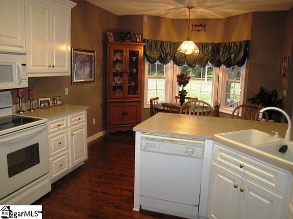 4th image of 107 Deerpath Ct