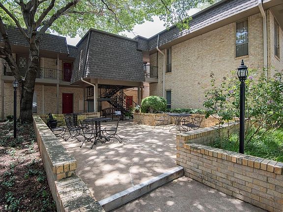 3rd image of 4320 Bellaire Dr S APT 232W