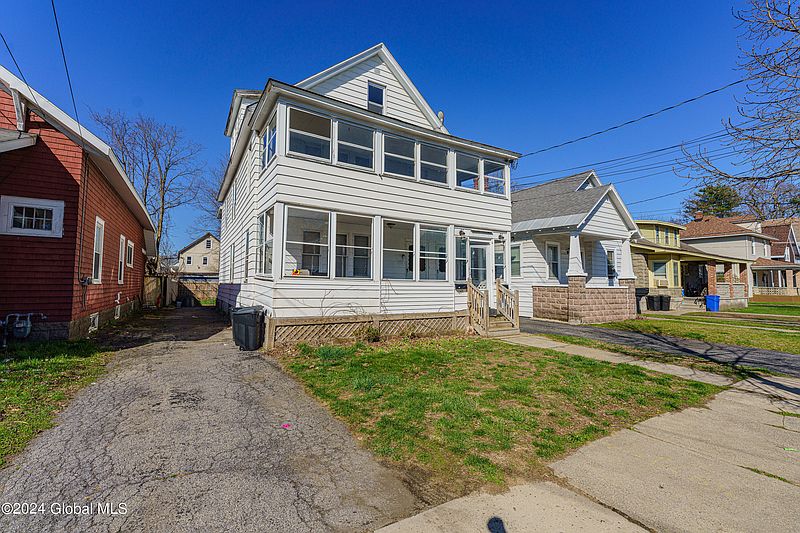 2nd image of 450 Arthur Street
