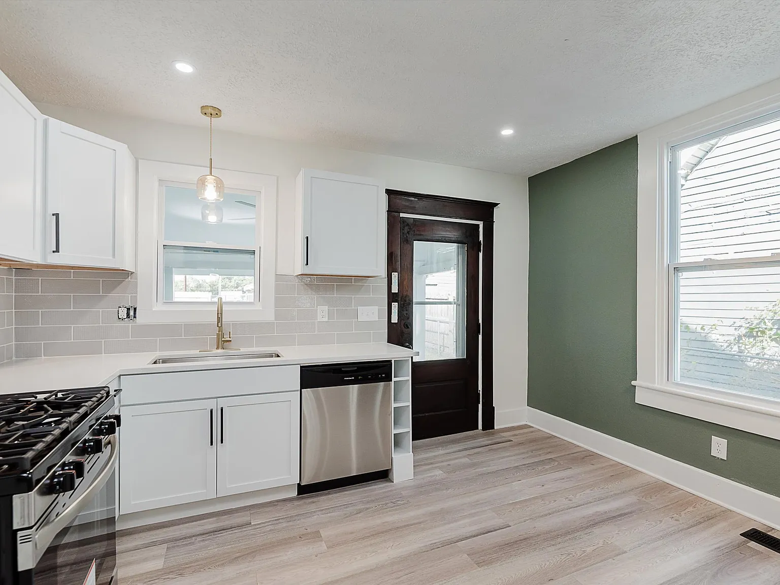 2 bed, 1374 sqft, $1,850 — Photo 2