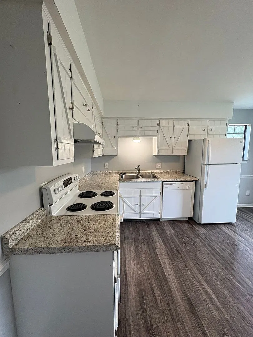 32 S Germantown Road — Photo 4