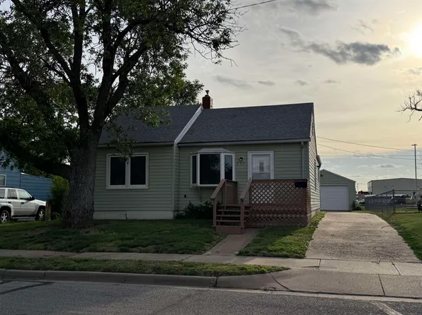 532 Montrose St, Salina, KS 67401
