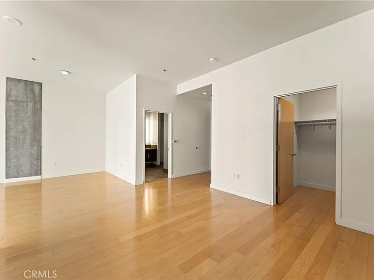 1100 Hope #1704 — Photo 3