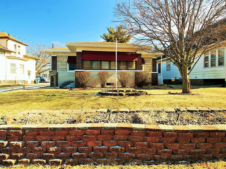 1st image of 2218 3rd St