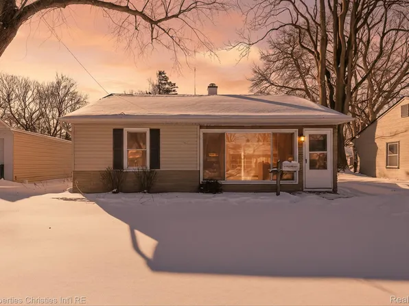 10111 Troy St, Oak Park, MI 48237