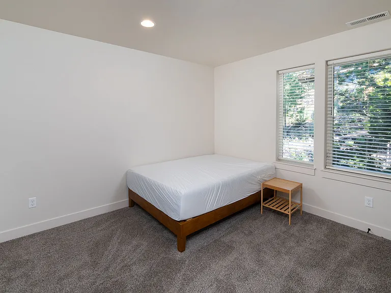 1844 SW Knoll Ave #2 — Photo 11