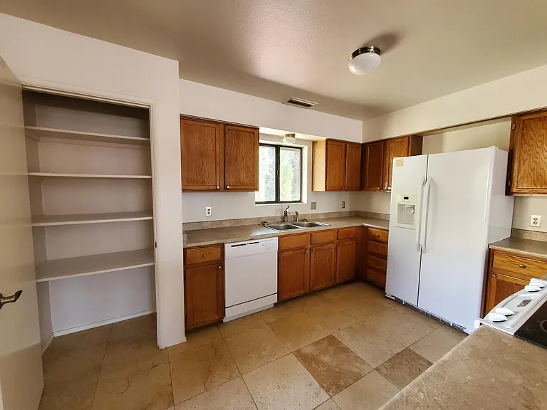 370 Fairway Oaks Dr #A — Photo 10