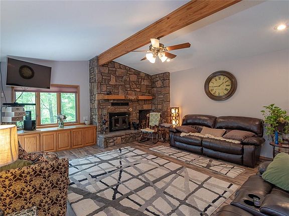 5th image of 12 Sandon Ln