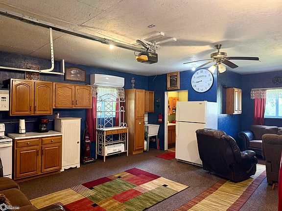 4th image of 1128 85th St